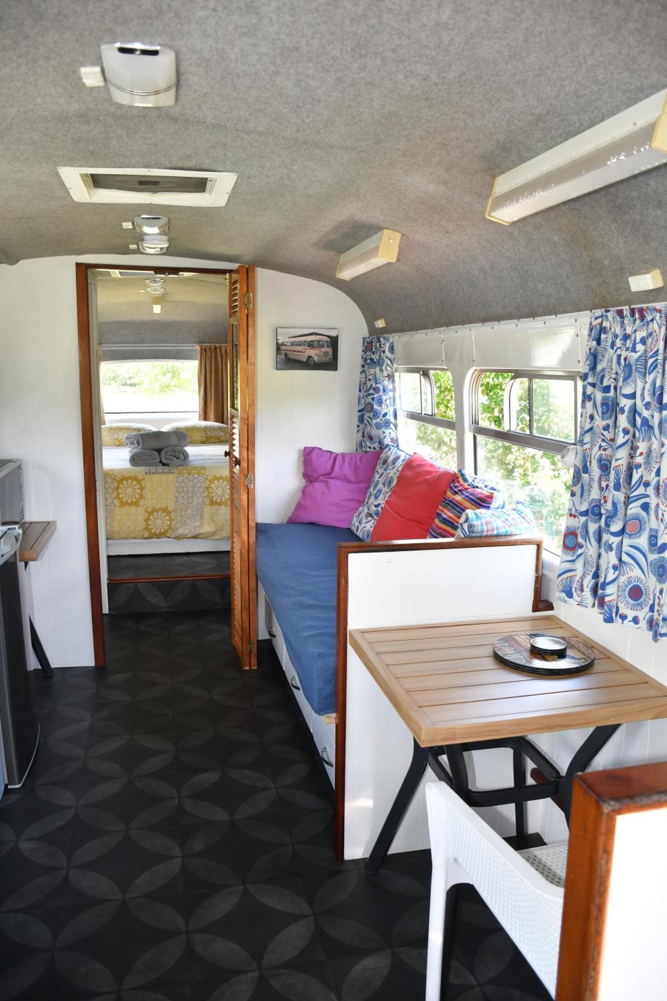 Evi The School Bus At Oromahoe Downs Farm Puketona Extérieur photo