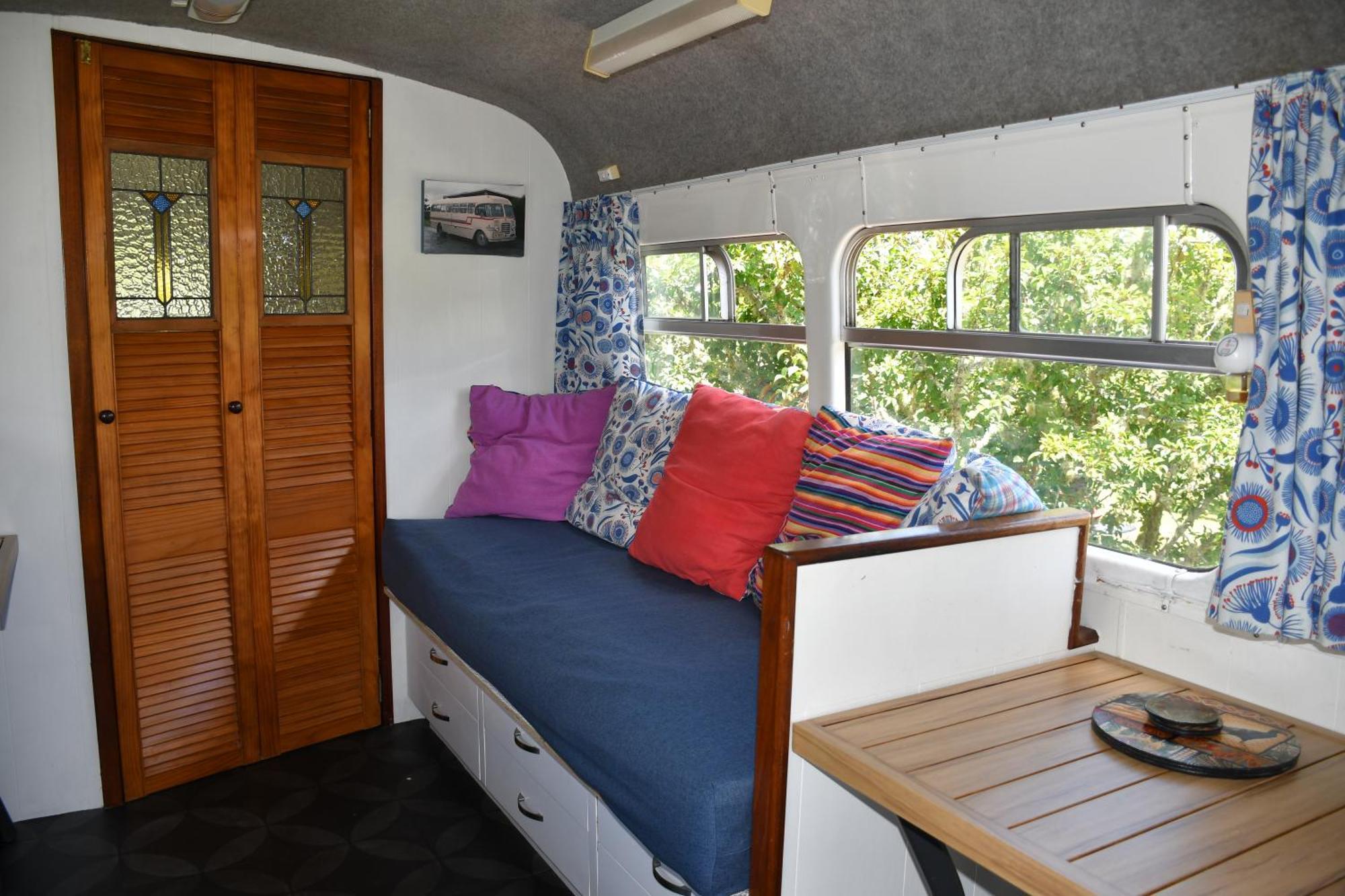 Evi The School Bus At Oromahoe Downs Farm Puketona Extérieur photo
