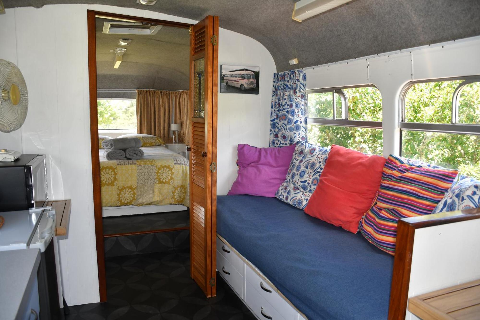 Evi The School Bus At Oromahoe Downs Farm Puketona Extérieur photo