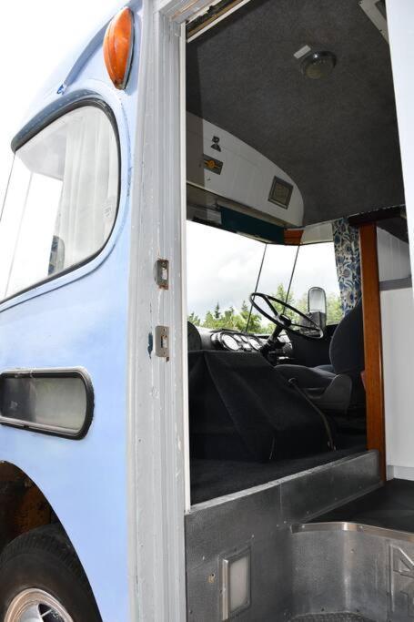 Evi The School Bus At Oromahoe Downs Farm Puketona Extérieur photo