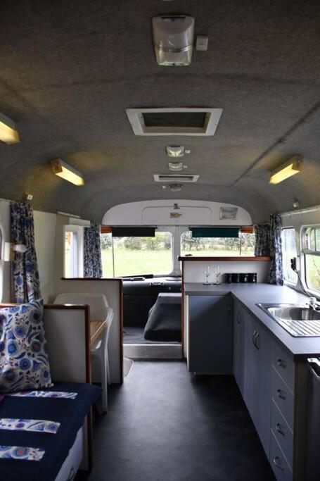 Evi The School Bus At Oromahoe Downs Farm Puketona Extérieur photo