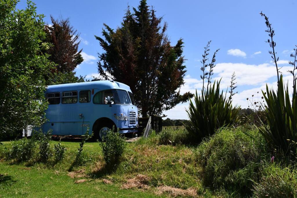 Evi The School Bus At Oromahoe Downs Farm Puketona Extérieur photo
